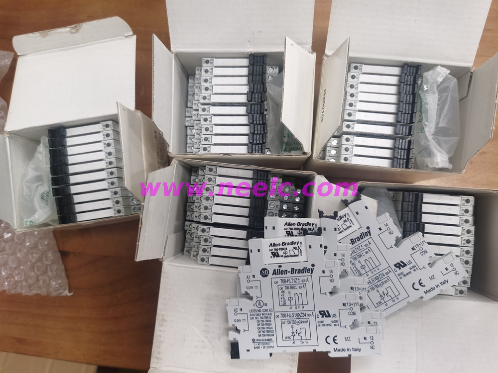 Relè Di Potenza Allen-Bradley 700-TBR24 Con Base 700-HLT1Z, 5 Pin, 6A 250VAC 24VDC